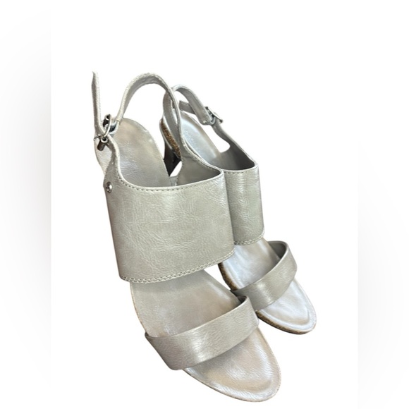 Simply Vera Vera Wang Shoes - SIMPLY VERA VERA WANG CASS GREY SLINGBACK HEELS WOMENS HEELS SZ 10 M preloved